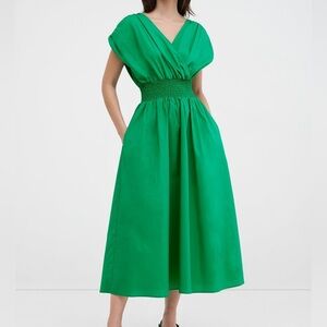 Elegant Green V-Neck Smocked-Waist Midi Dress